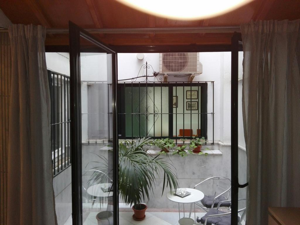 Centrico Apartamento Con Patio Privado Sevilla Exteriör bild